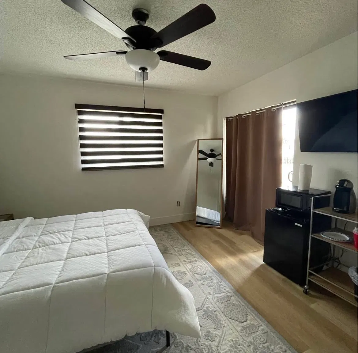 Studio, 1100 sqft, $1,400 — Photo 2