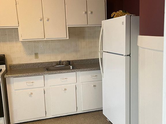 3rd image of 16 West St APT 1A