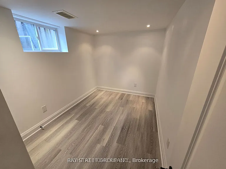 83 Florence Ave — Photo 8