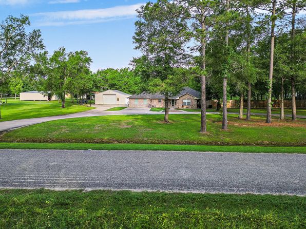 351 Indian Trails Dr, Wallisville, TX 77597