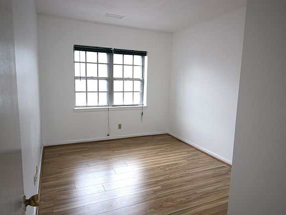 4th image of 6 Lake Shore Ct #3A