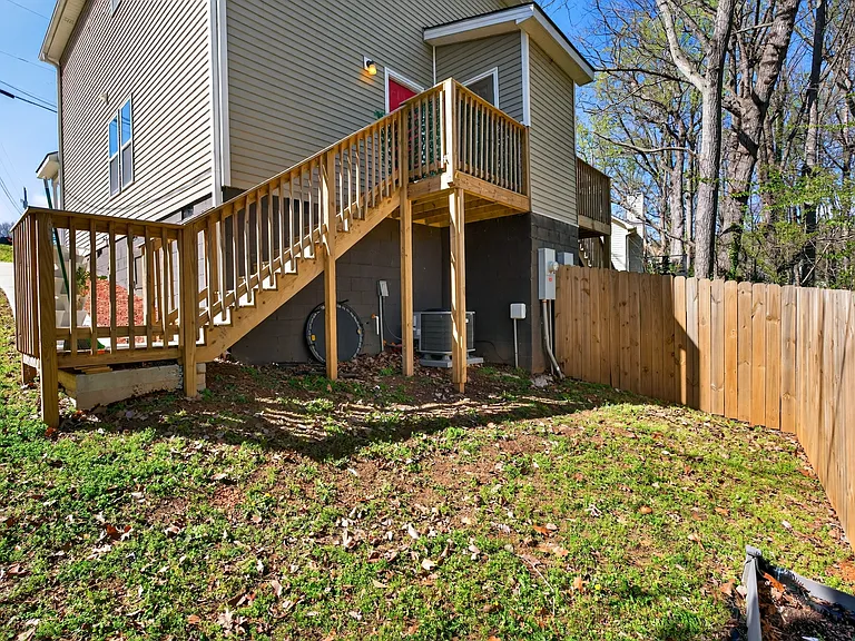 100 Parkstone Dr — Photo 16