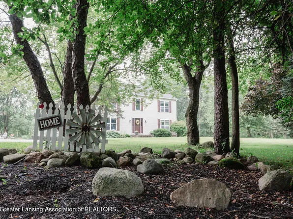 210 E Needmore Hwy, Grand Ledge, MI 48837