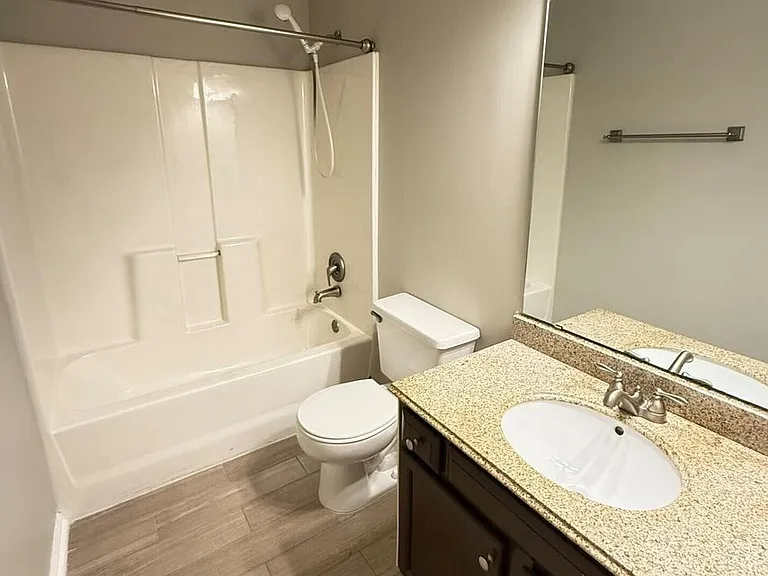 610 E Jones Ave — Photo 16