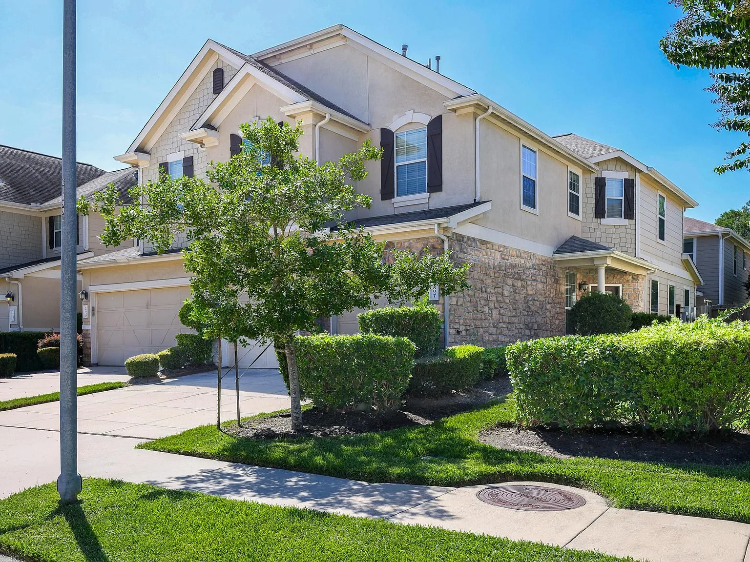 3 bed, 2.5 bath, 2009 sqft, $2,295 — Photo 4