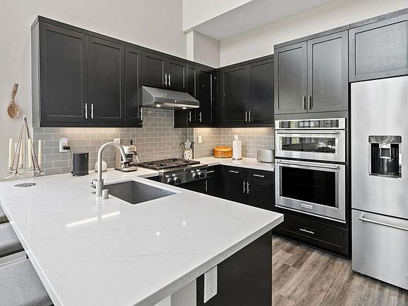 4th image of 8566 Aspect Dr