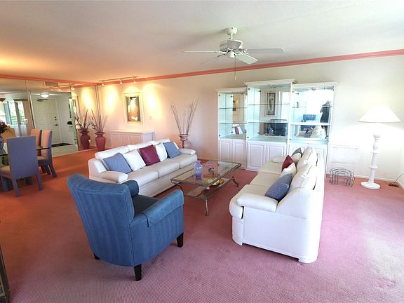 5th image of 565 Oaks Lane #406