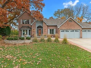 4604 Parkcliff Dr, Eagan, MN 55123