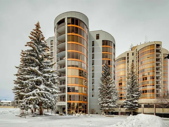 10 S Coachway Rd SW #121, Calgary, AB T3H 1E5