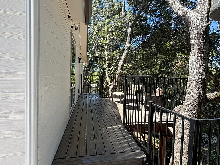 1045 East Ave — Photo 20