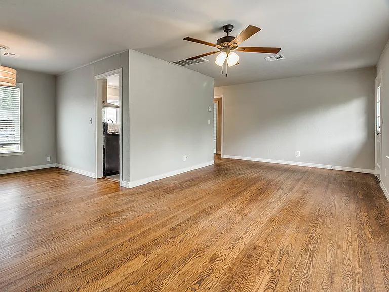 1414 Oxford Way — Photo 9