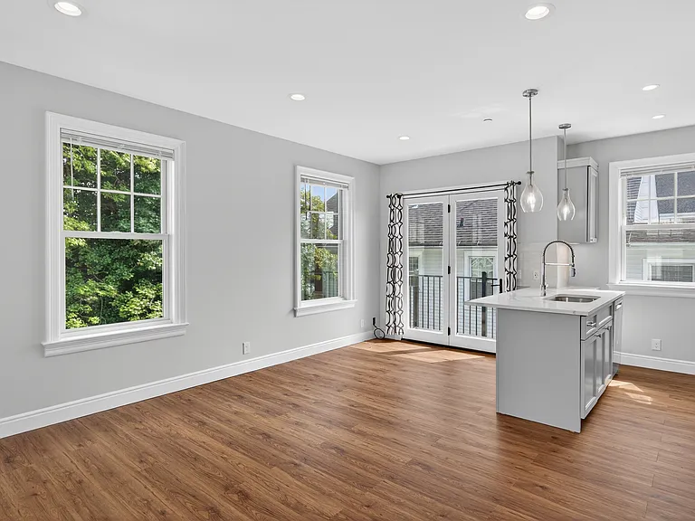 9' Ceilings, Over-sized 
Marvin Windows