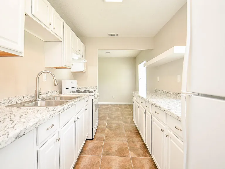 2110 Pickerton Dr — Photo 10