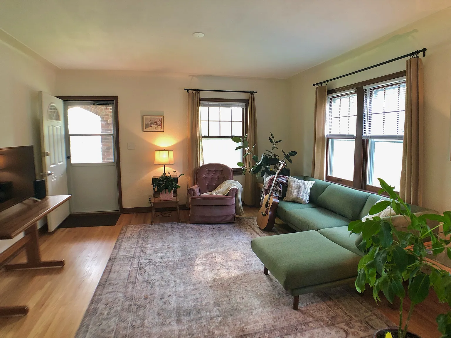 2 bed, 911 sqft, $1,900 — Photo 2