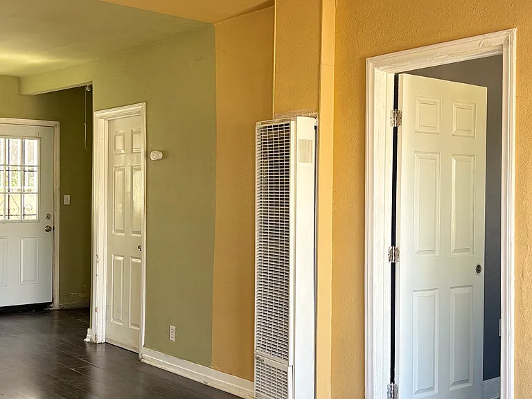 616 1/2 San Benito St — Photo 5