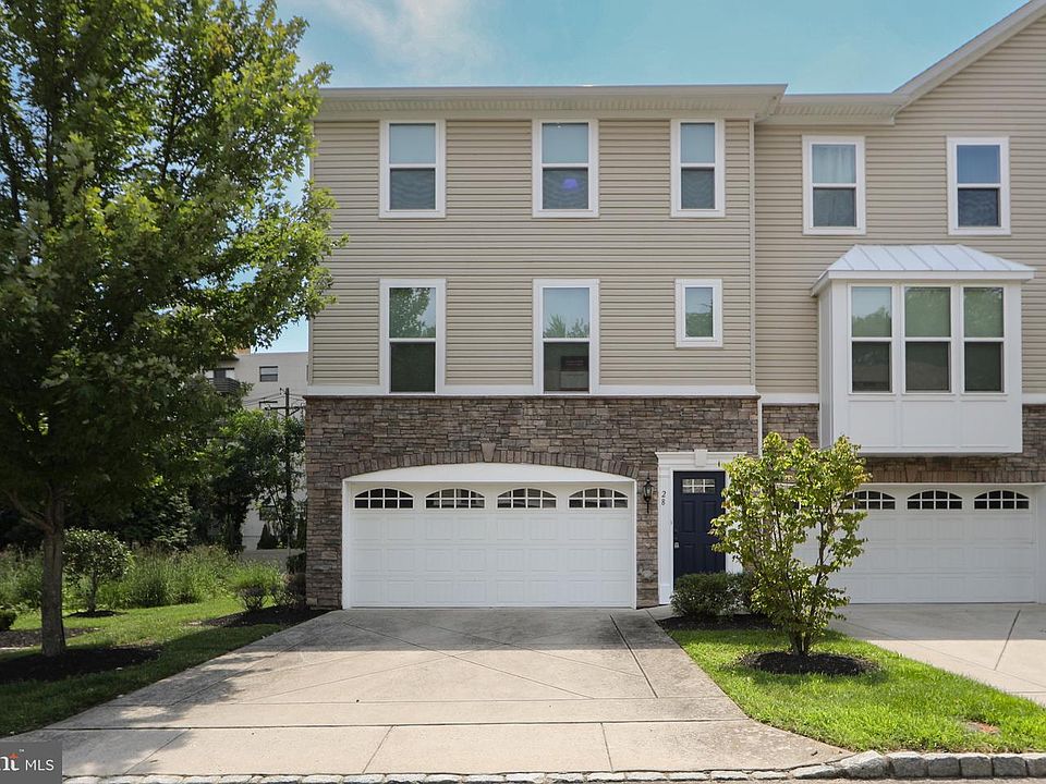 1st image of 28 Regency Ct