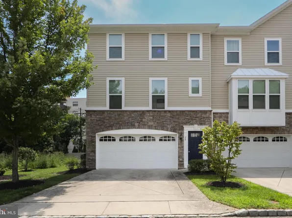 28 Regency Ct, Cherry Hill, NJ 08002