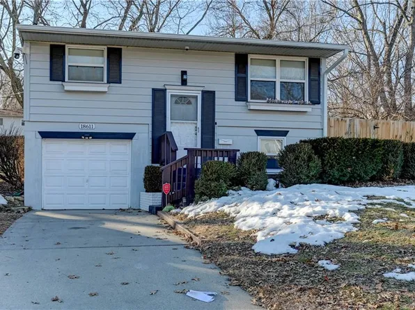 18611 E Shoshone Dr, Independence, MO 64058