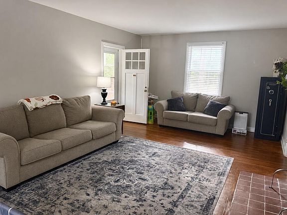 3rd image of 1023 Banister Rd
