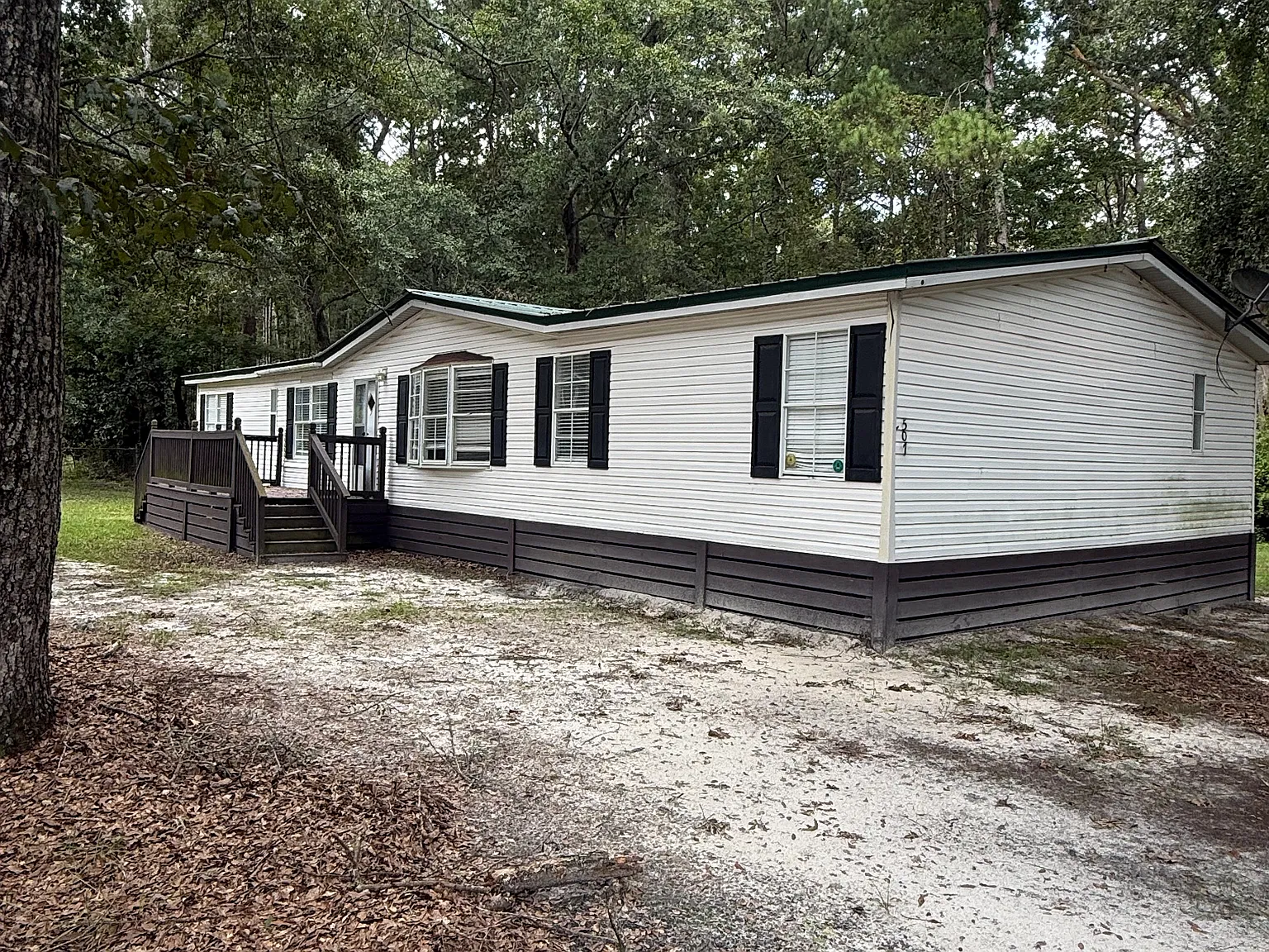4 bed, 2200 sqft, $1,900 — Photo 1