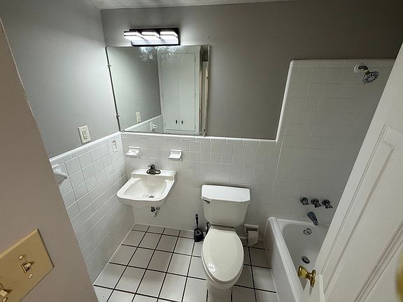 4th image of 106 White Oak Dr