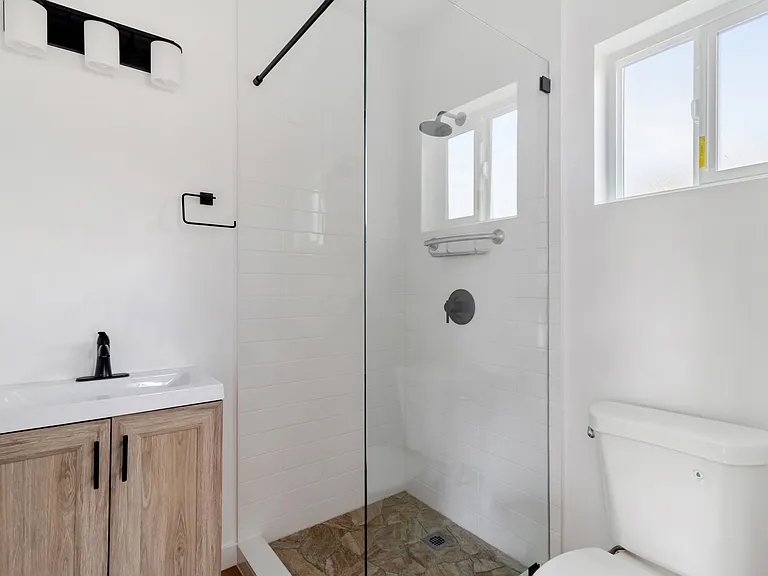 15838 Chatsworth St #15838 — Photo 9