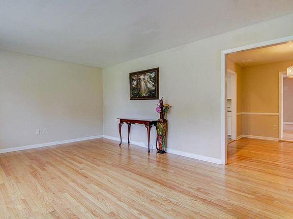 5th image of 4633 Girard Dr