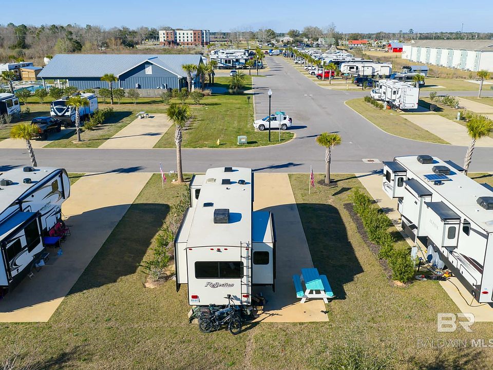 1st image of 809 Vacation Cir