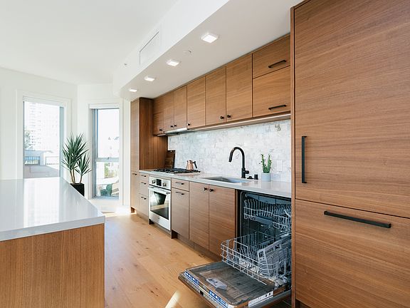 2nd image of 971 Eddy St #4436717