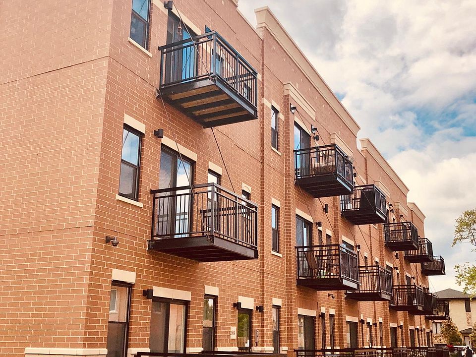1st image of 2817 N Natoma Ave