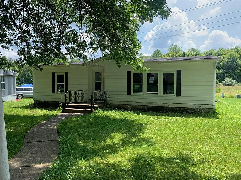 18 Oak Dr — Photo 1