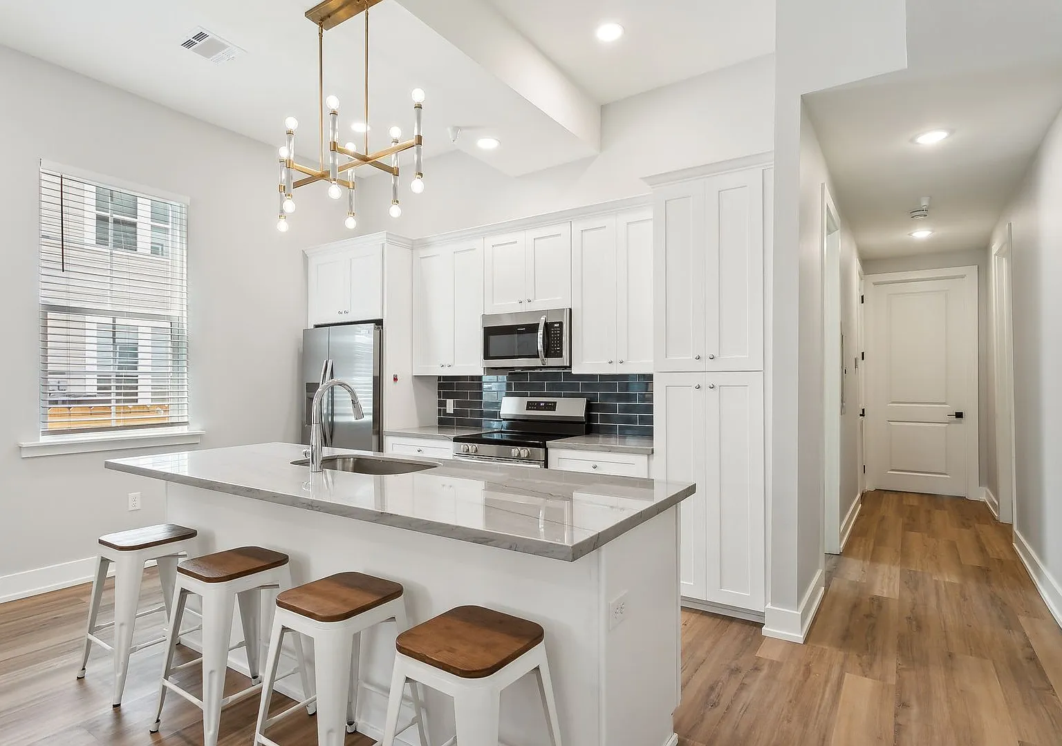 4 Bed 3 Bath unit featuring a wet bar!! — Photo 4