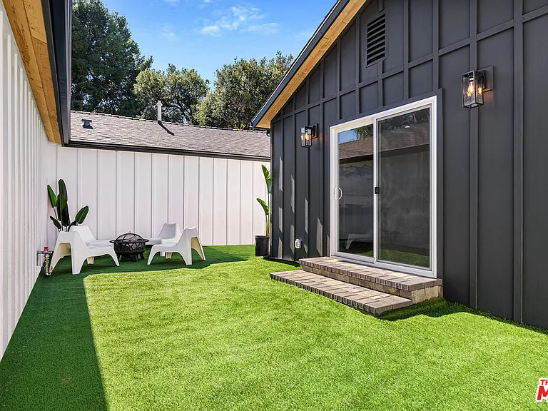 5928 Tobias Ave — Photo 23