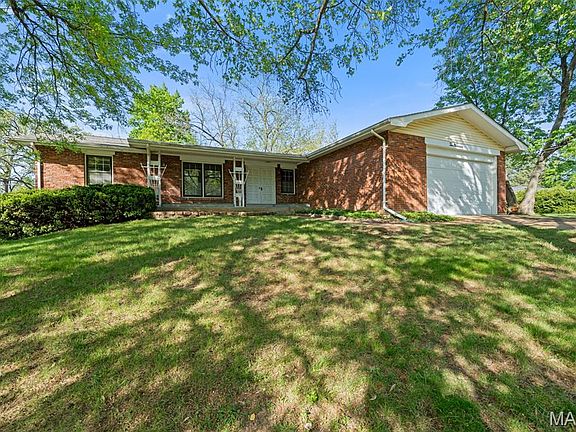 2nd image of 219 Barker Ln