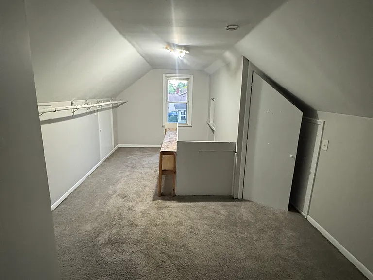 21935 Elmwood Ave — Photo 9