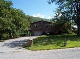 49 Emerald St, Mill Hall, PA 17751