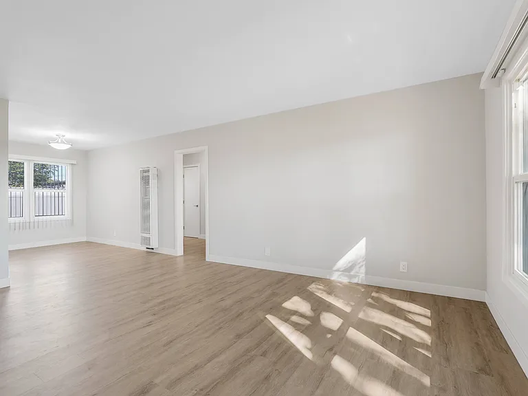 Hollypark Knolls Apartments — Photo 55