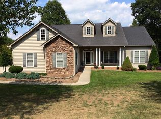 910 Barrington Dr NE, Lenoir, NC 28645