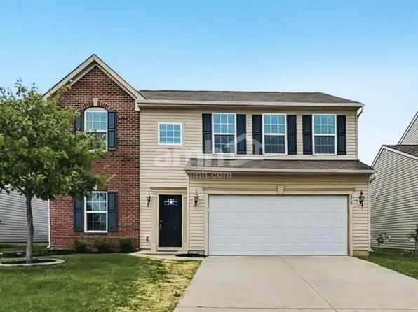 676 Classic Ln, Greenwood, IN 46143