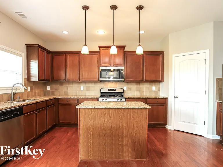 224 Woodmill Way SW — Photo 5