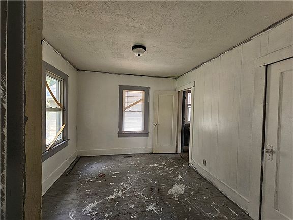 5th image of 1746 E Locust St