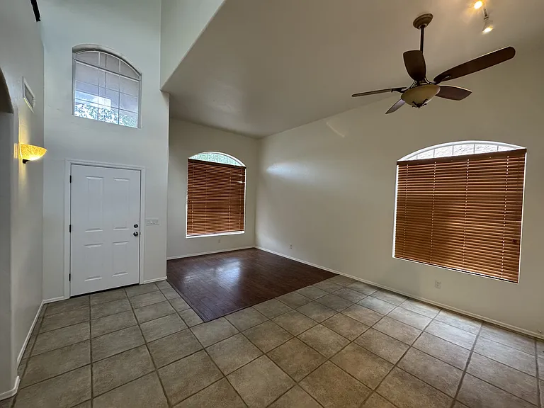 2941 W Calle Lucinda — Photo 5