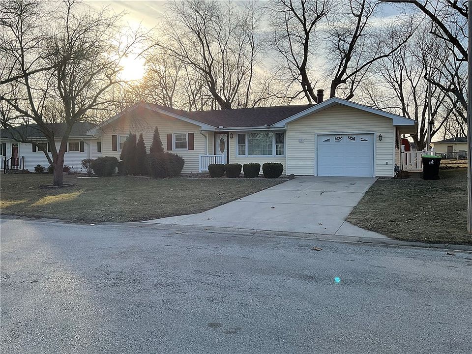 1st image of 215 W Plains Dr