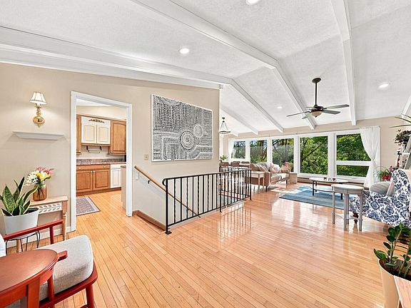 5th image of 604 23rd St NE