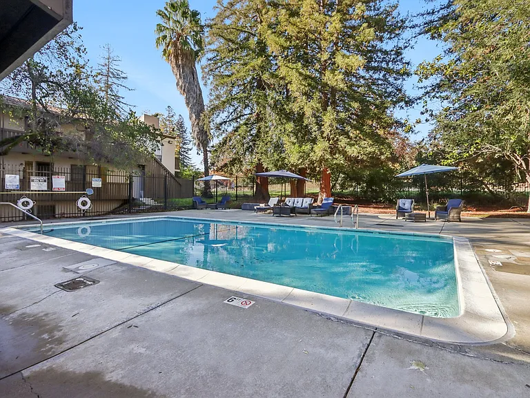 2 bed, 1.0 bath, 840 sqft, $2,245 — Photo 14