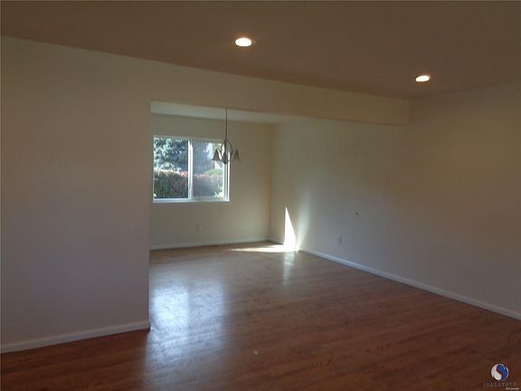 Dining Room - off Kitchen area