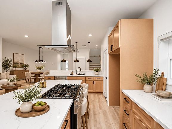 4th image of 2711 Delano St