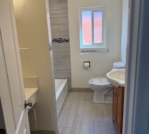4th image of 1739 W 147th St #6