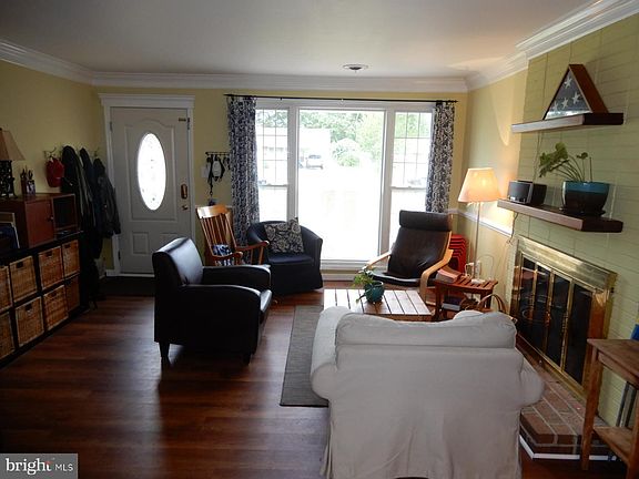 2nd image of 6405 Hayfield Pl
