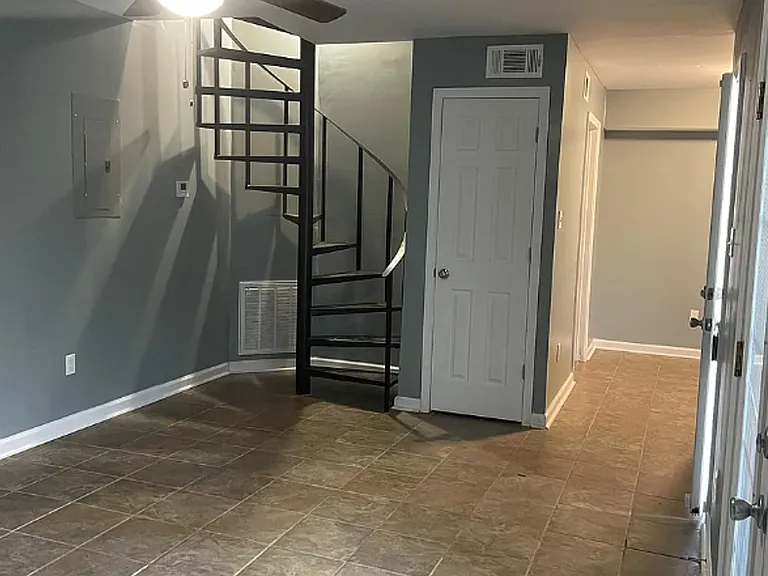 504 Fox Run — Photo 8